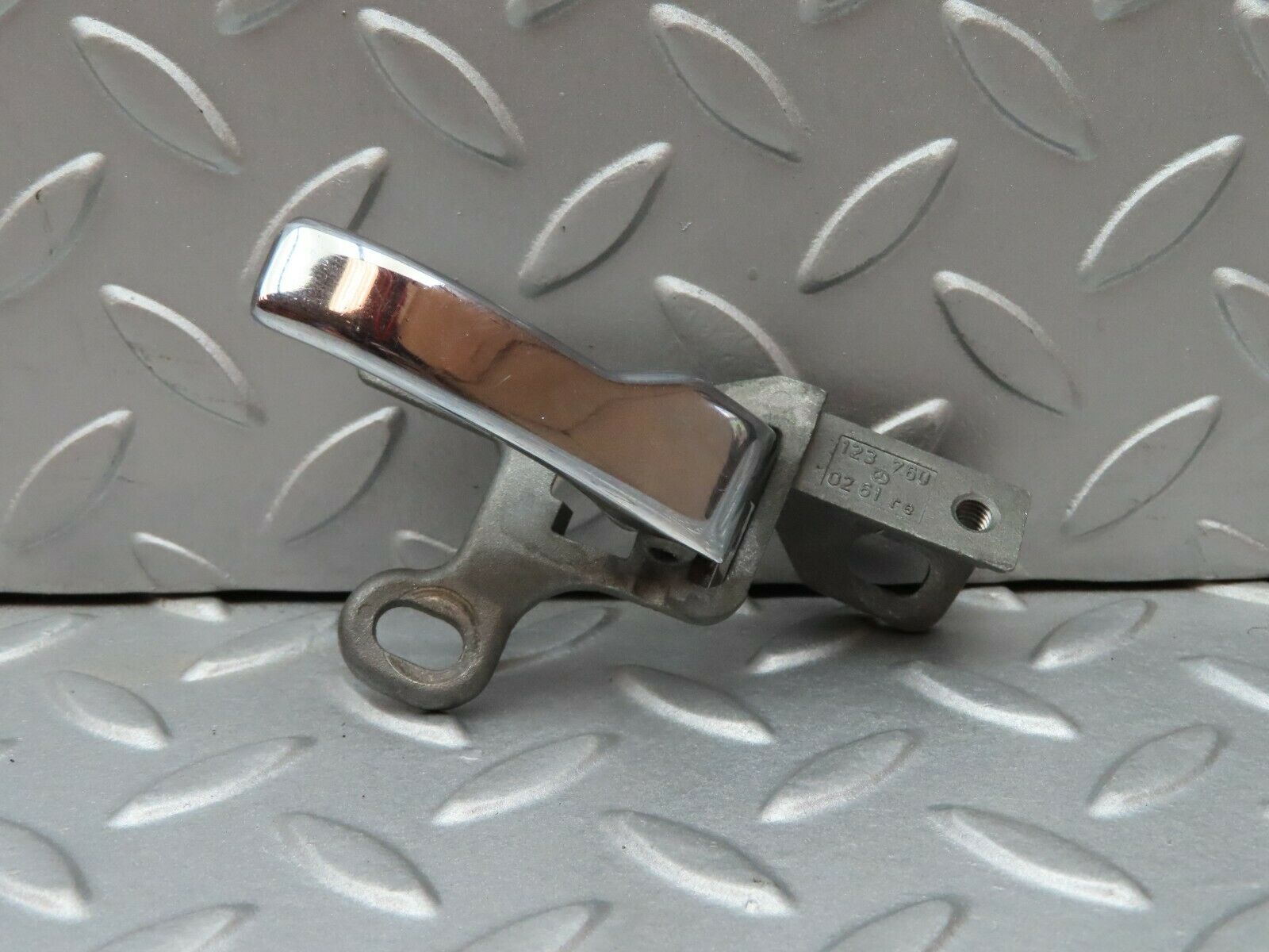 4306 Mercedes-Benz W123 230E Right Interior Door Handle 1237600261
