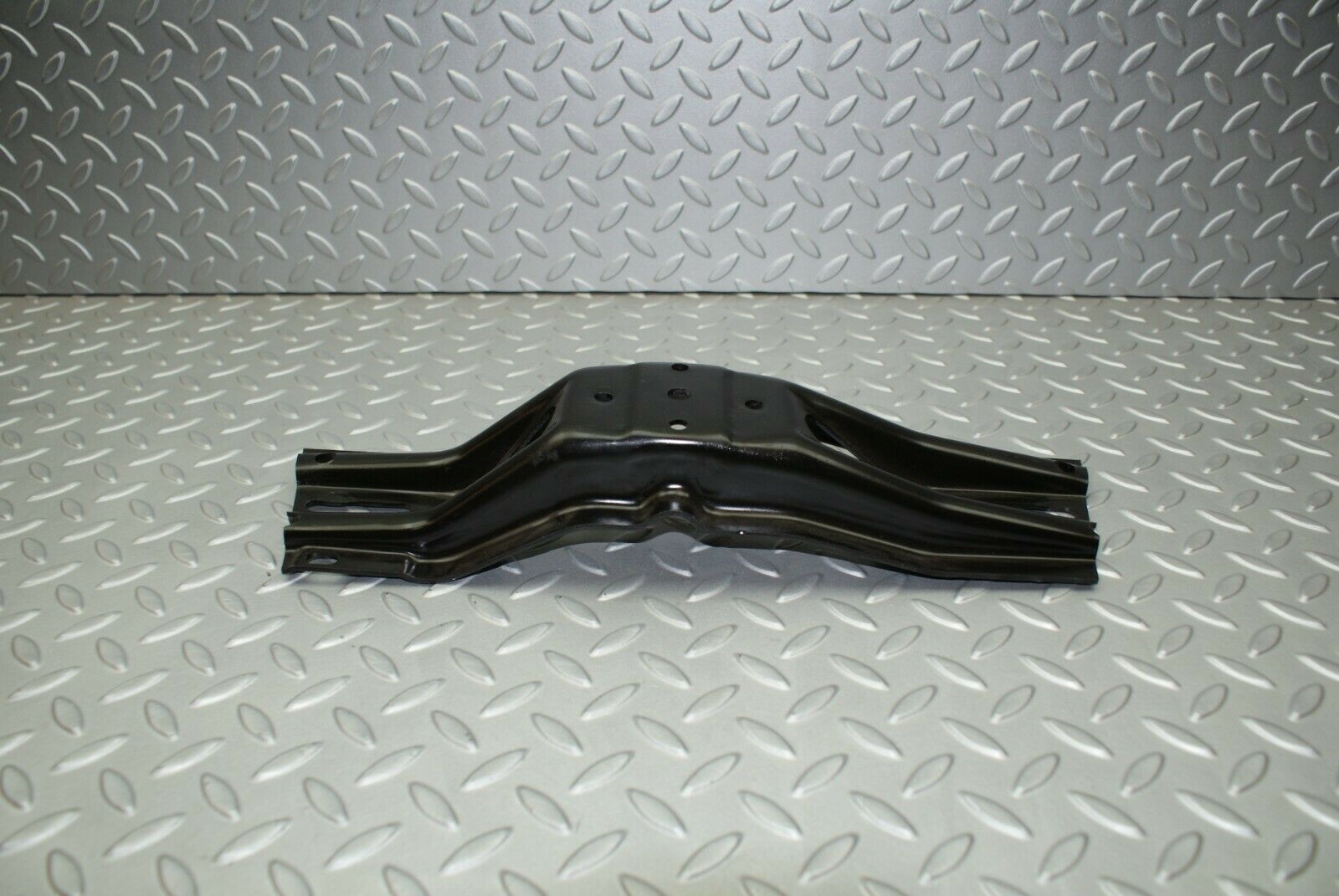 3220 Mercedes-Benz W115 220D Manual Gearbox Bracket Mounting