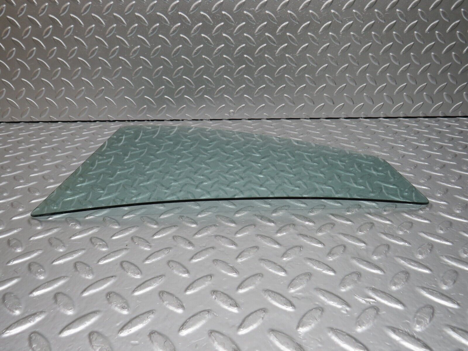 32498 Mercedes-Benz S124 300TE Wagon Rear Right Door Quarter Window Glass