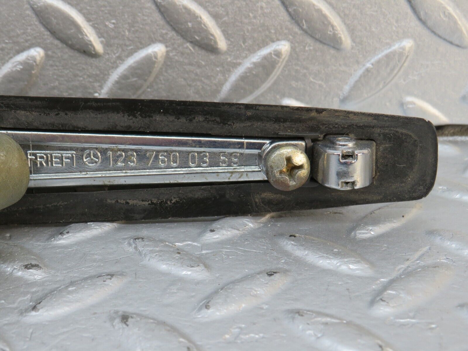 40618 Mercedes-Benz W123 300D Rear Left Exterior Door Handle 1237600359 1237660005