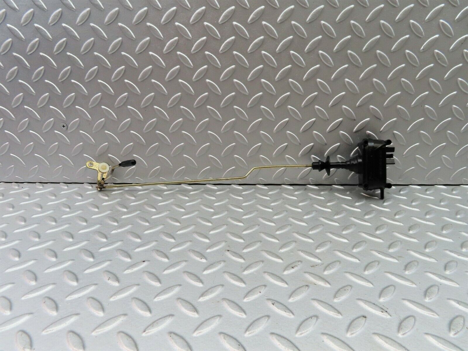 6045 Mercedes-Benz W126 380SE Door Lock Vacuum Actuator & Knob Rear Right