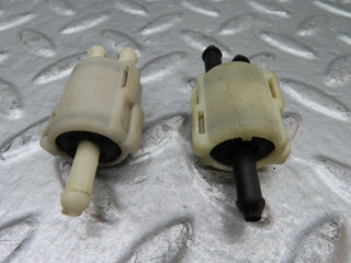 20048 Mercedes-Benz R129 300SL Coupe Windscreen Washer Fluid Distributors