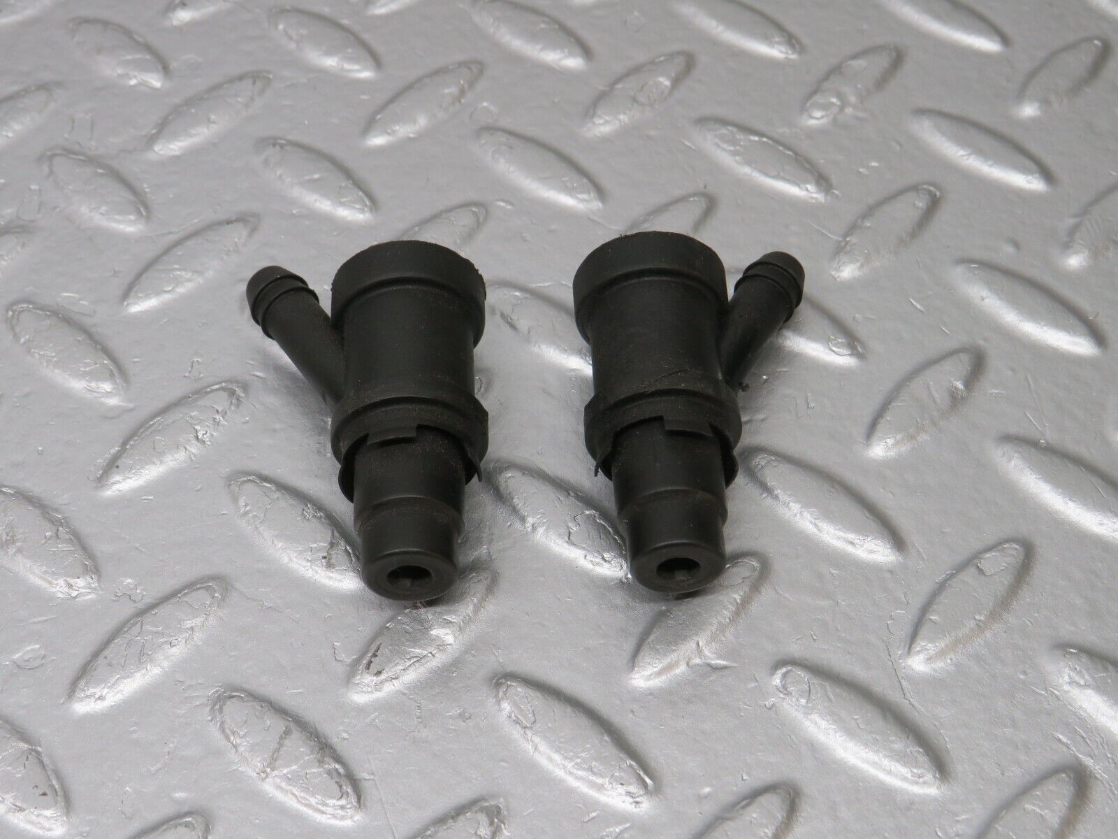 40264 Mercedes-Benz R107 Fuel Injector Holder 2x