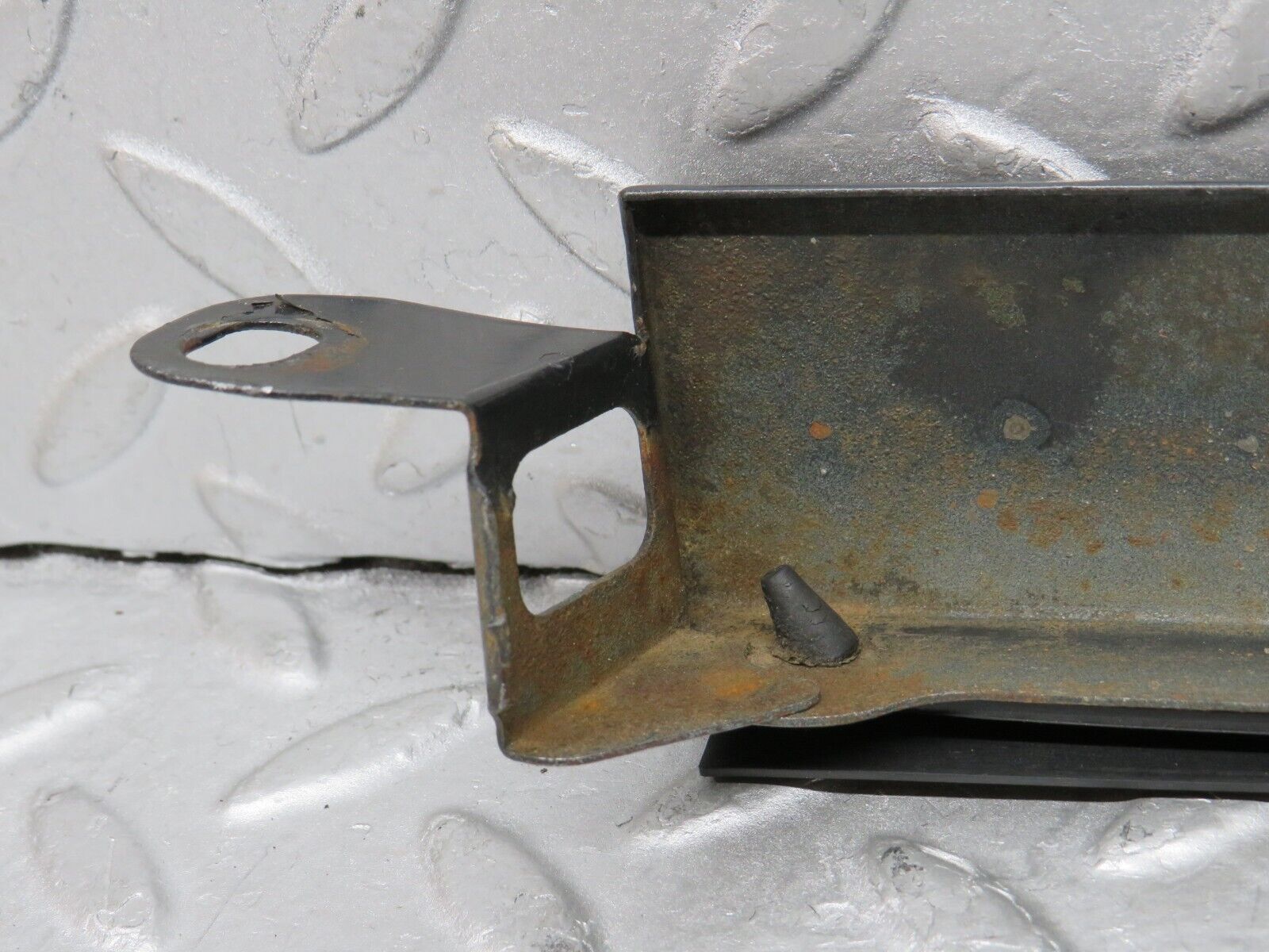 37787 Mercedes-Benz A124 320E Cabriolet Under Headlight Trim Left