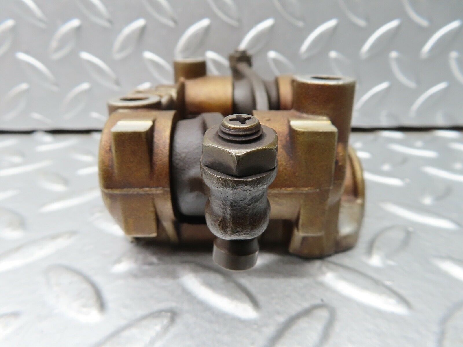 21271 Mercedes-Benz W123 230E Rocker Arms Camshaft Bearing Block 1020512110