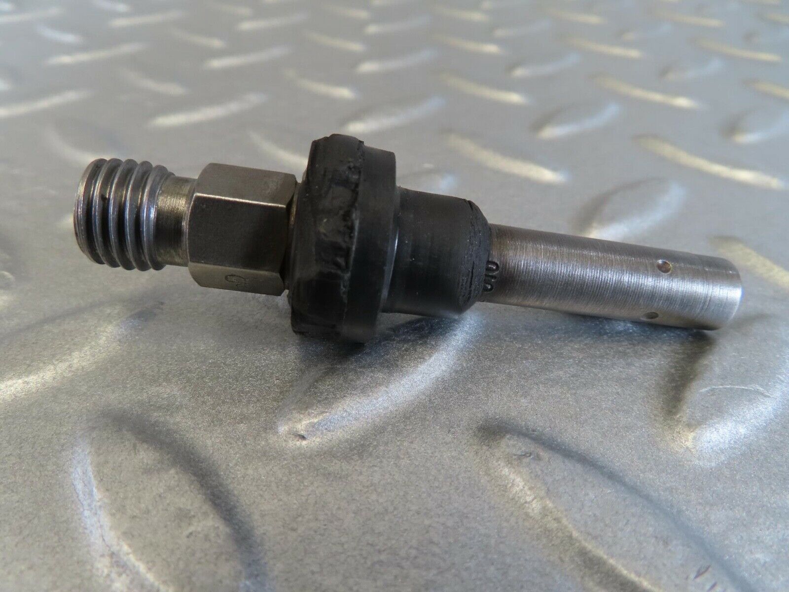14031 Mercedes-Benz C107 280SLC Fuel Injector Bosch 0437502010