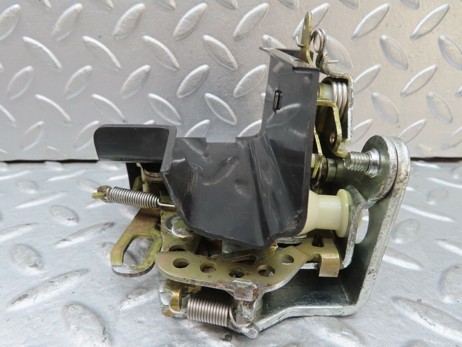17654 Mercedes-Benz W116 450SEL Front Right Door Lock Mechanism