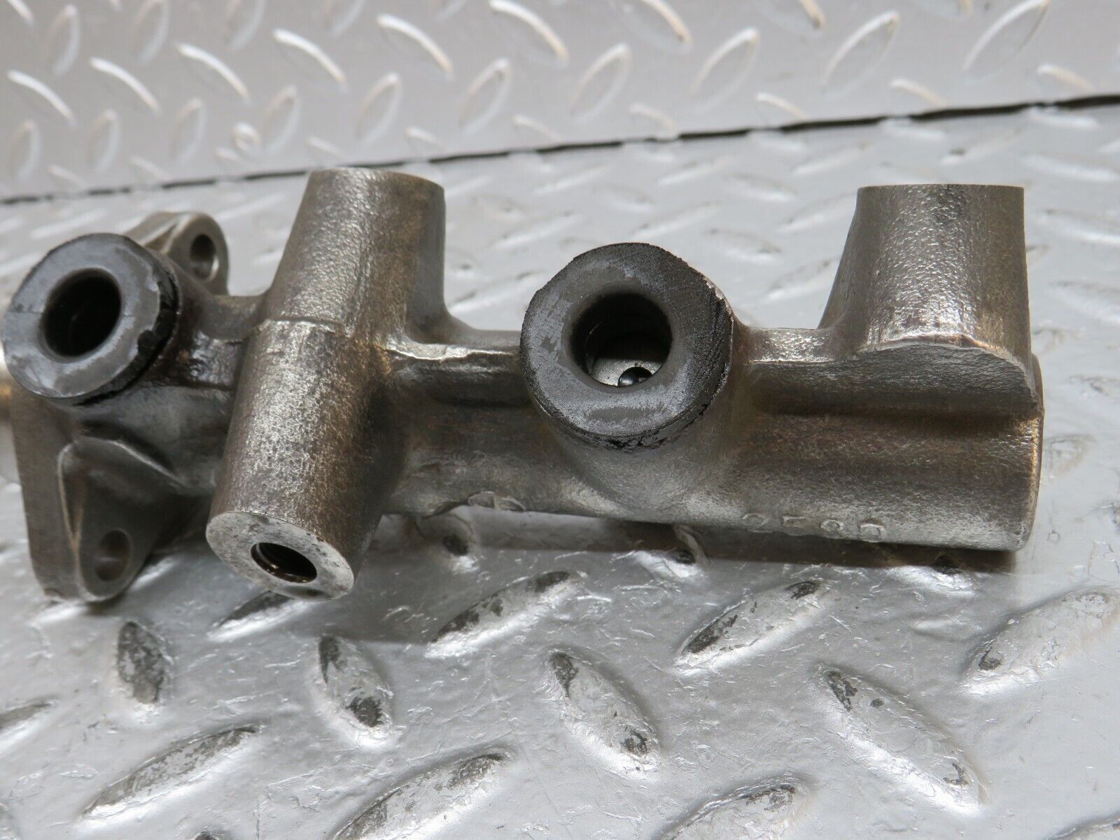 32139 Mercedes-Benz W123 230E Brake Master Cylinder Bendix