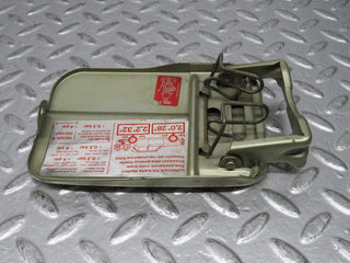 0565 Mercedes-Benz W123 230E Fuel Tank Flap Cap 1235840039