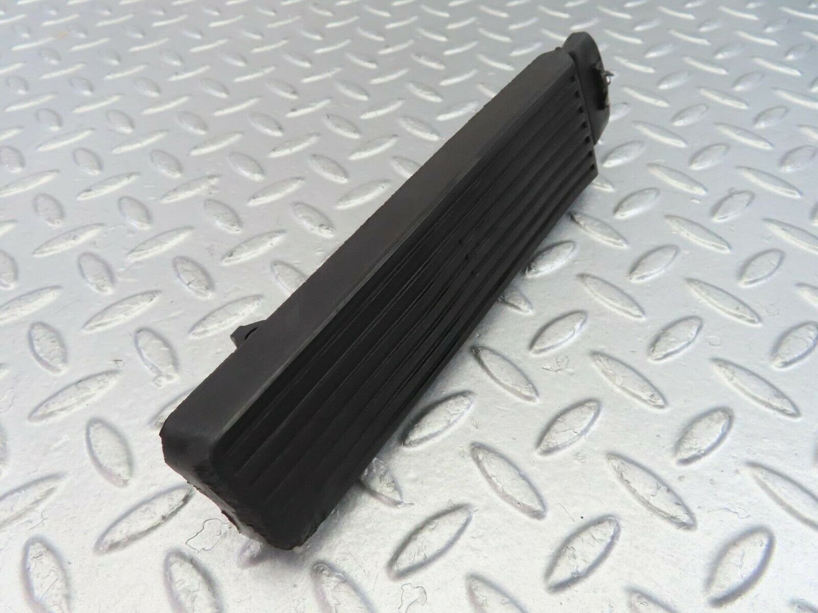 10765 Mercedes-Benz W123 230E Accelerator Pedal With Rubber 1233010082