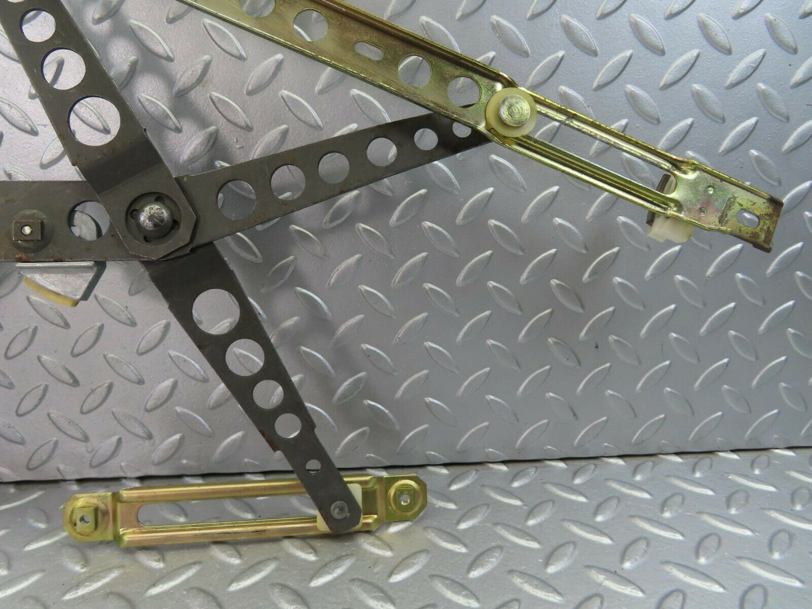 10708 Mercedes-Benz W123 230E Front Left Power Window Regulator 1237202746