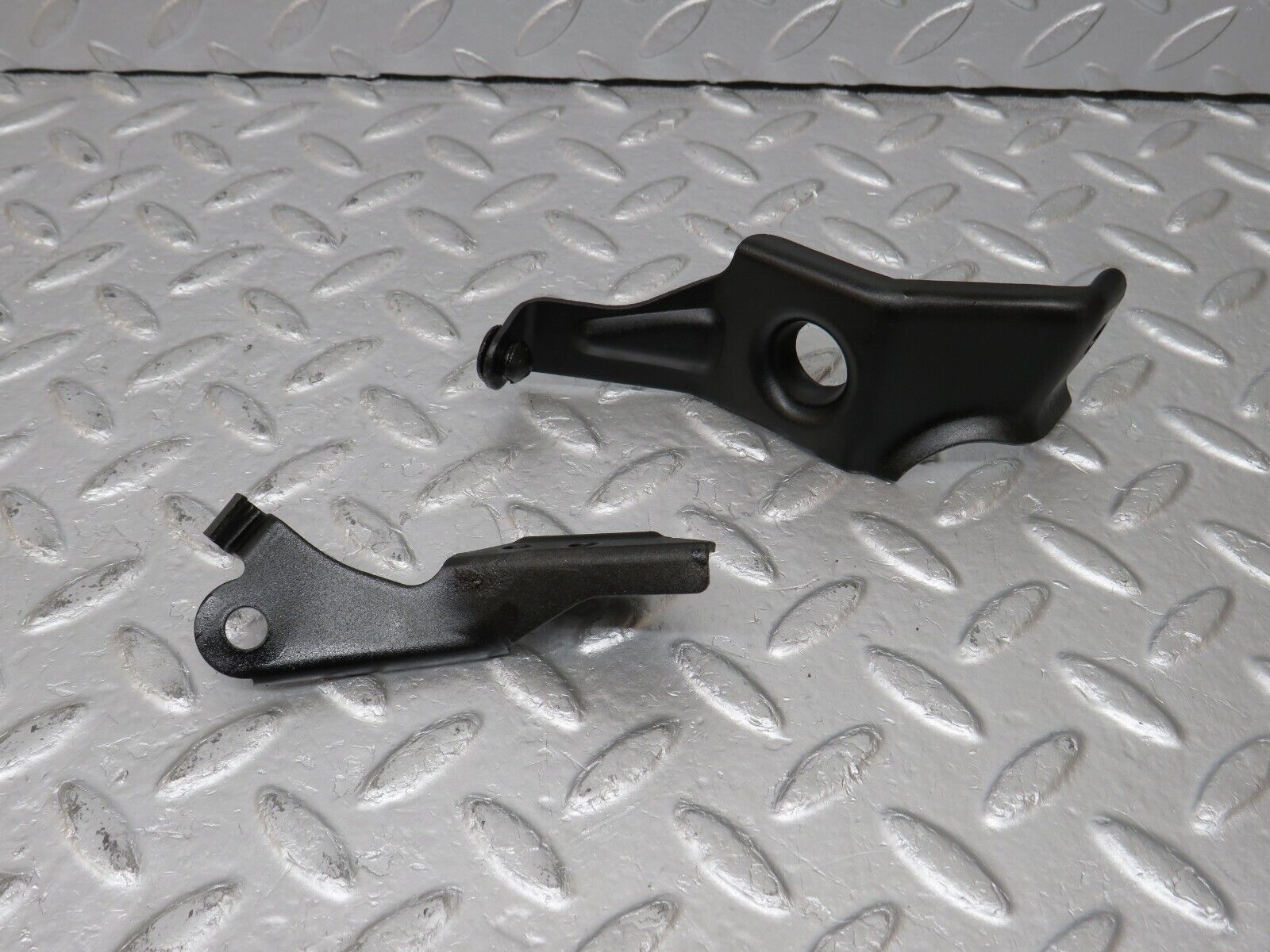 34589 Mercedes-Benz C126 380SEC Coupe Starter Motor Wire Bracket