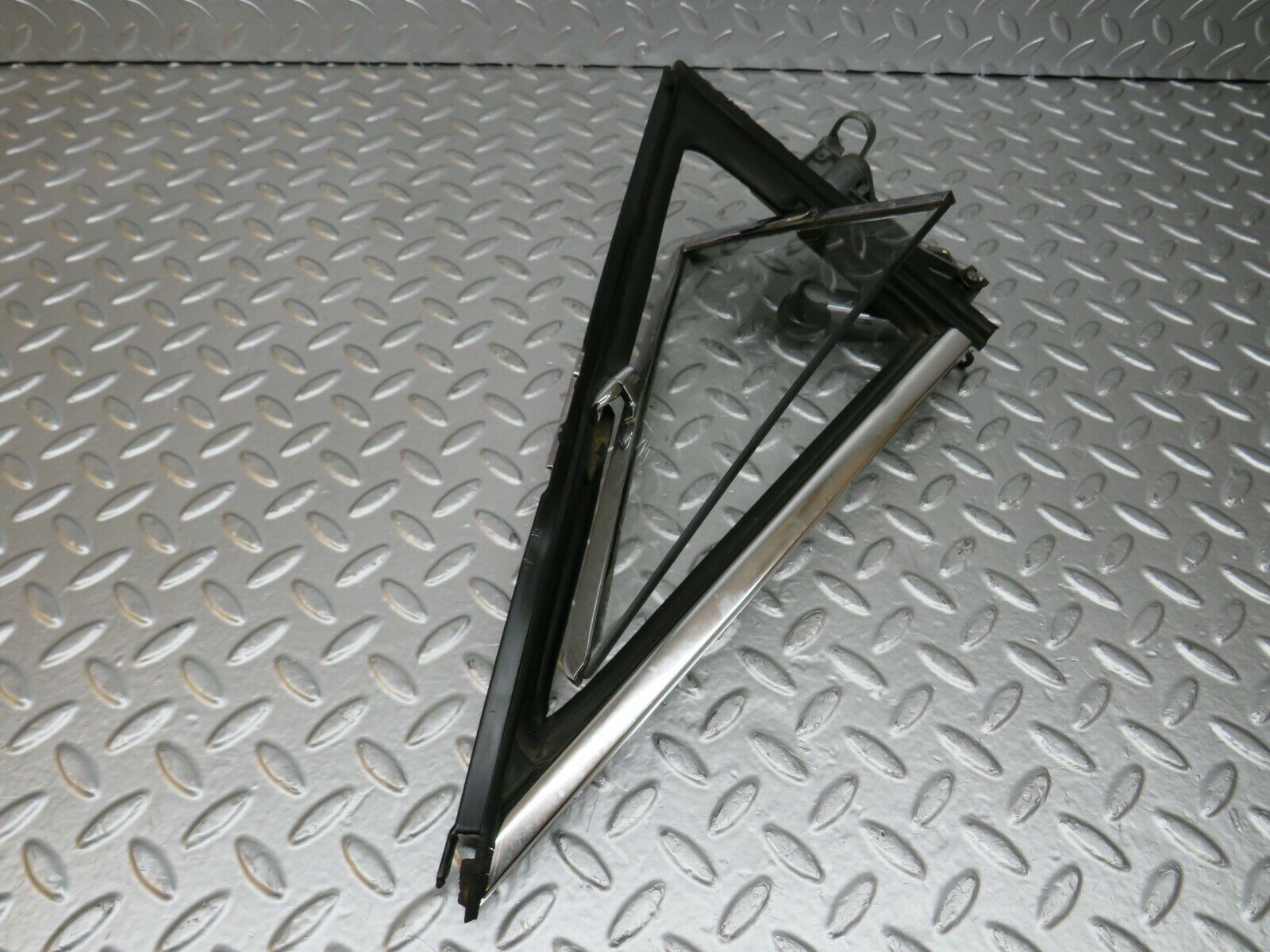 24585 Mercedes-Benz W108 Front Right Quarter Window