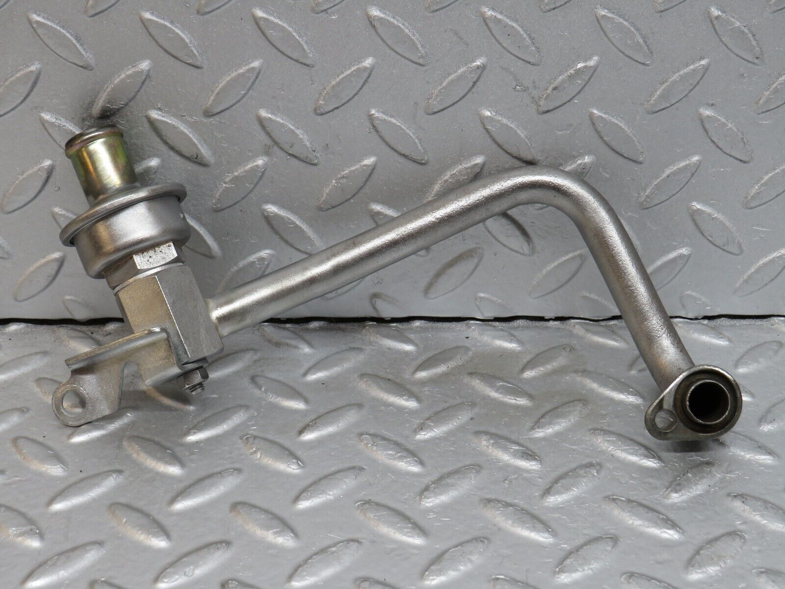 38116 Mercedes-Benz A124 320E Cabriolet EGR Valve Pipe 0001407860