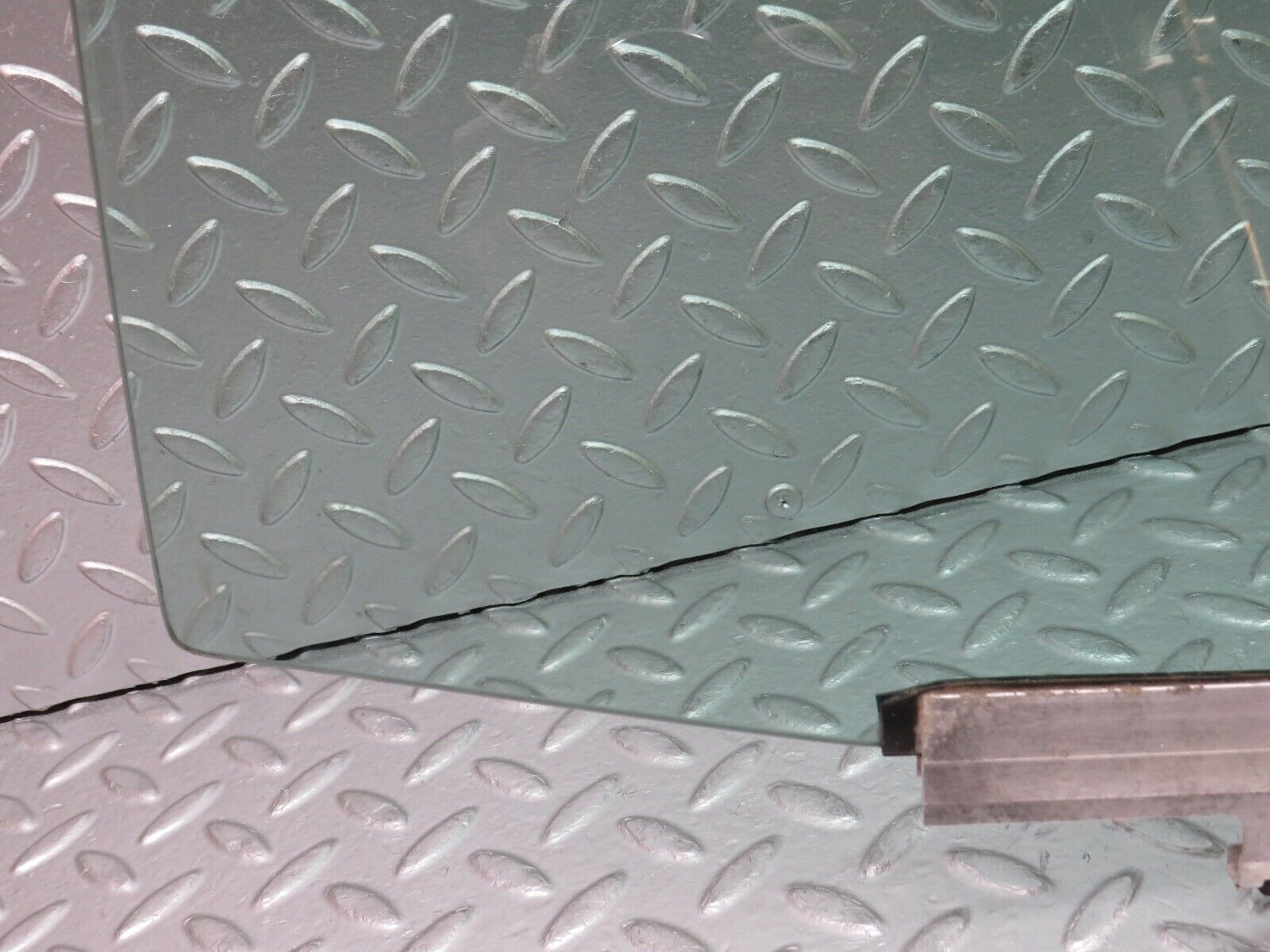 30417 Mercedes-Benz W124 230E Rear Right Door Window Glass