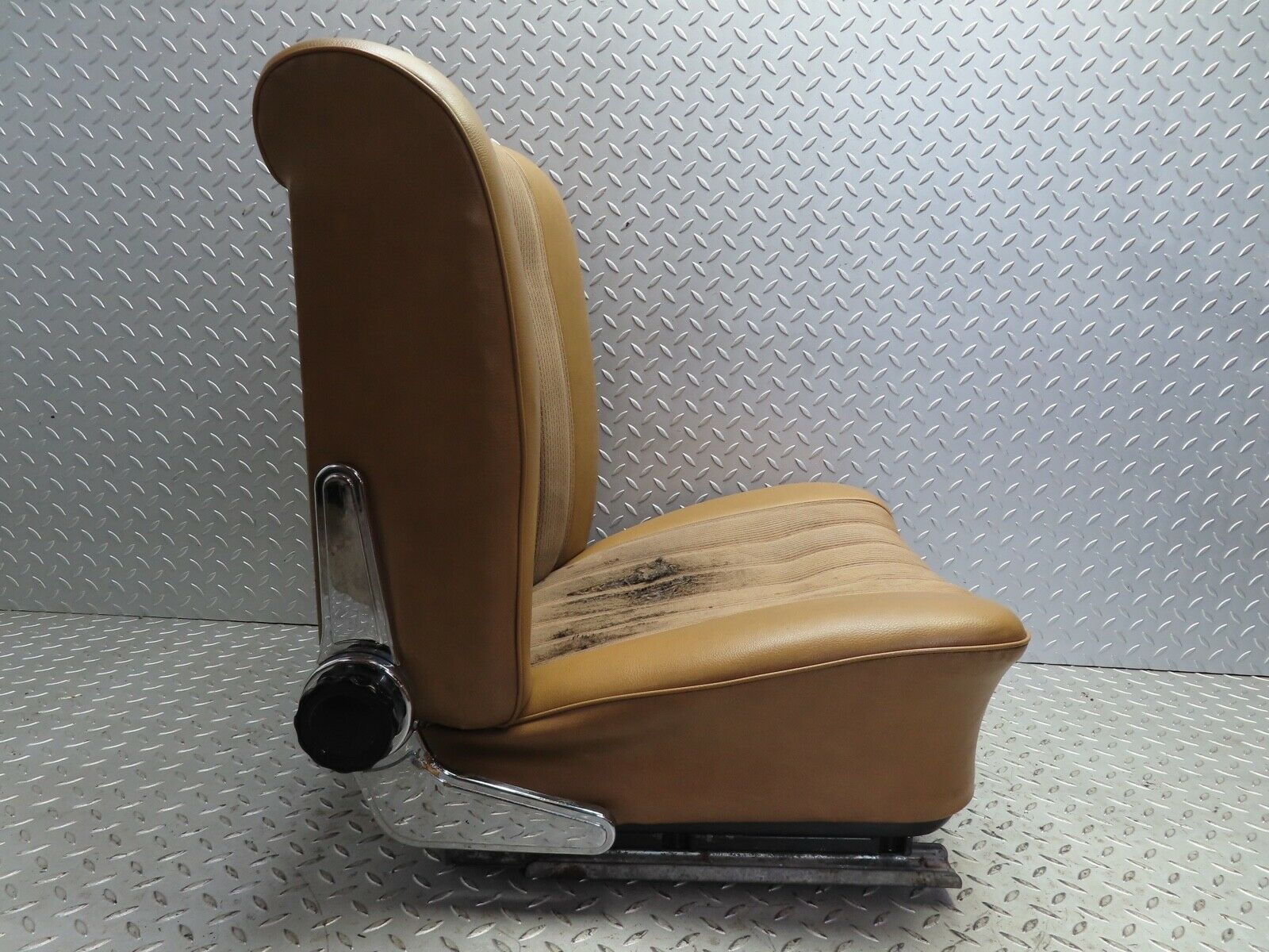20218 Mercedes-Benz W114 280CE Coupe Front Right Seat Beige