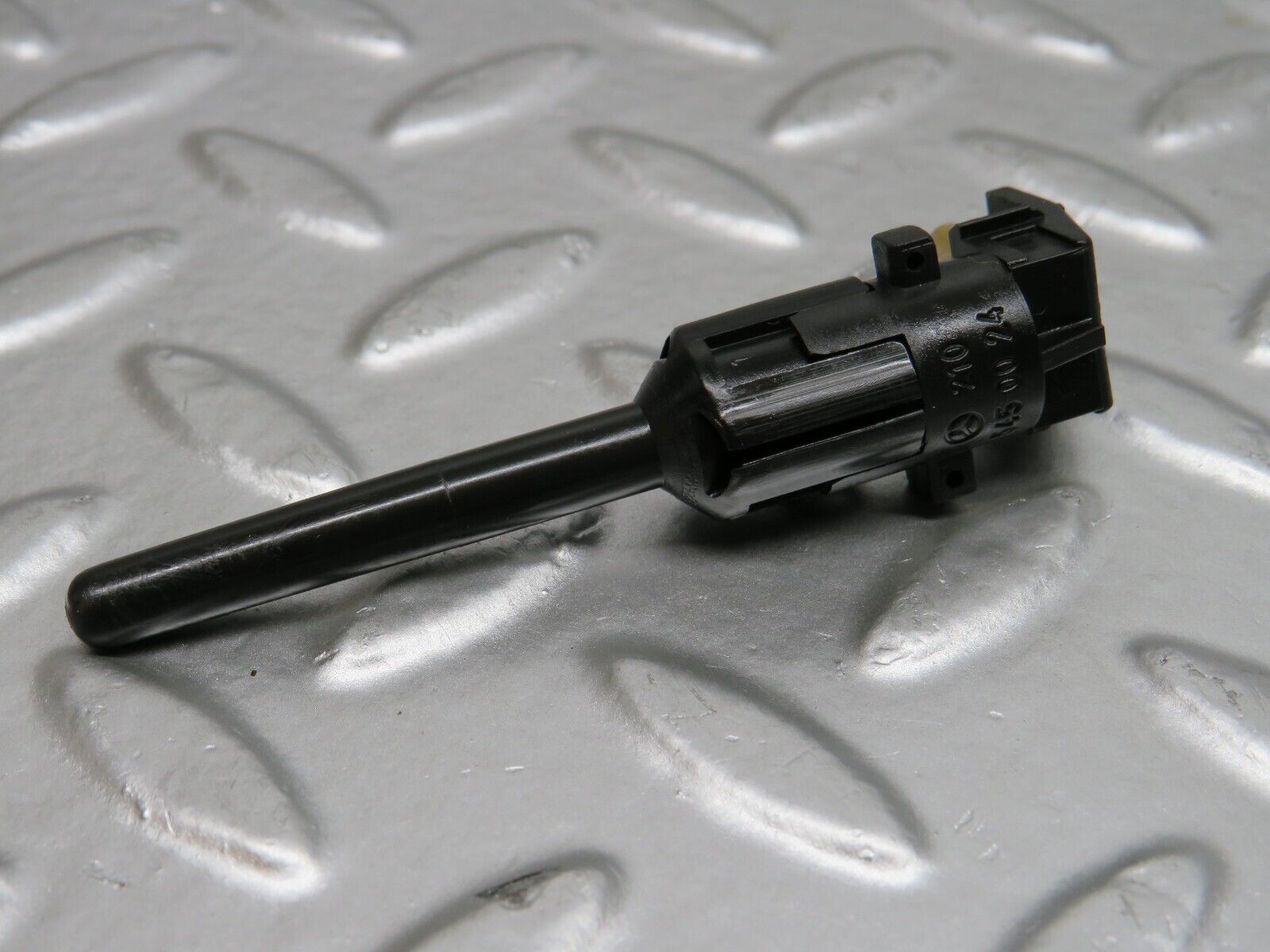 24636 Mercedes-Benz W140S320 Coolant Level Sensor 2105450024