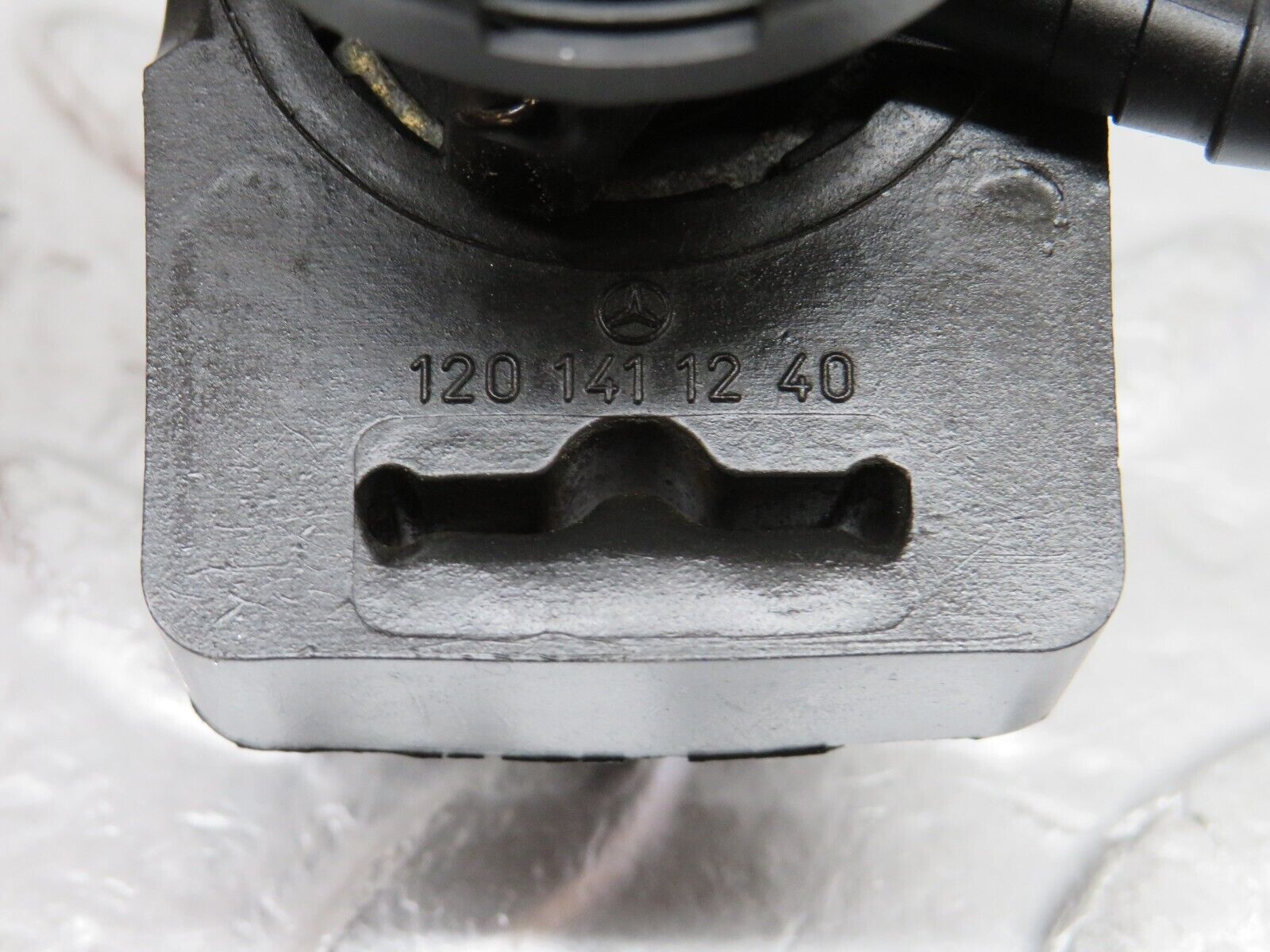 37756 Mercedes-Benz A124 320E Cabriolet Fuel Regeneration Vacuum Valve 0011408060 1201411240