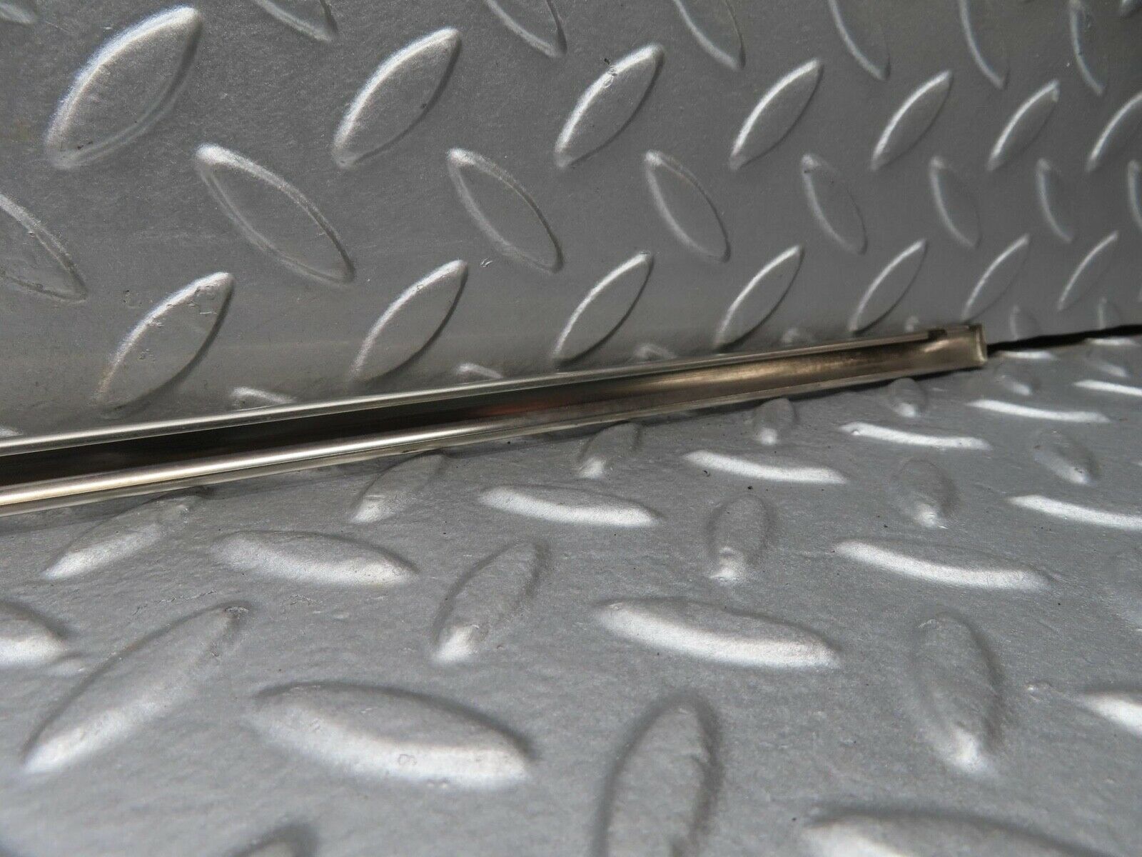 15198 Mercedes-Benz W140 S320 Front Left Door Lower Chrome Moulding Trim