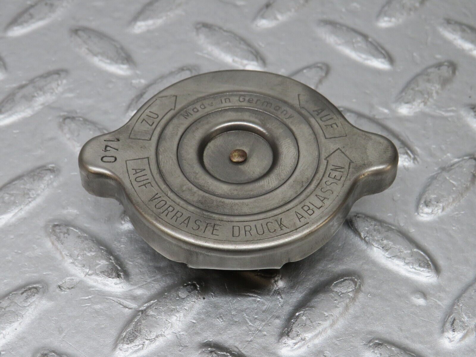37741 Mercedes-Benz A124 320E Cabriolet Radiator Cap