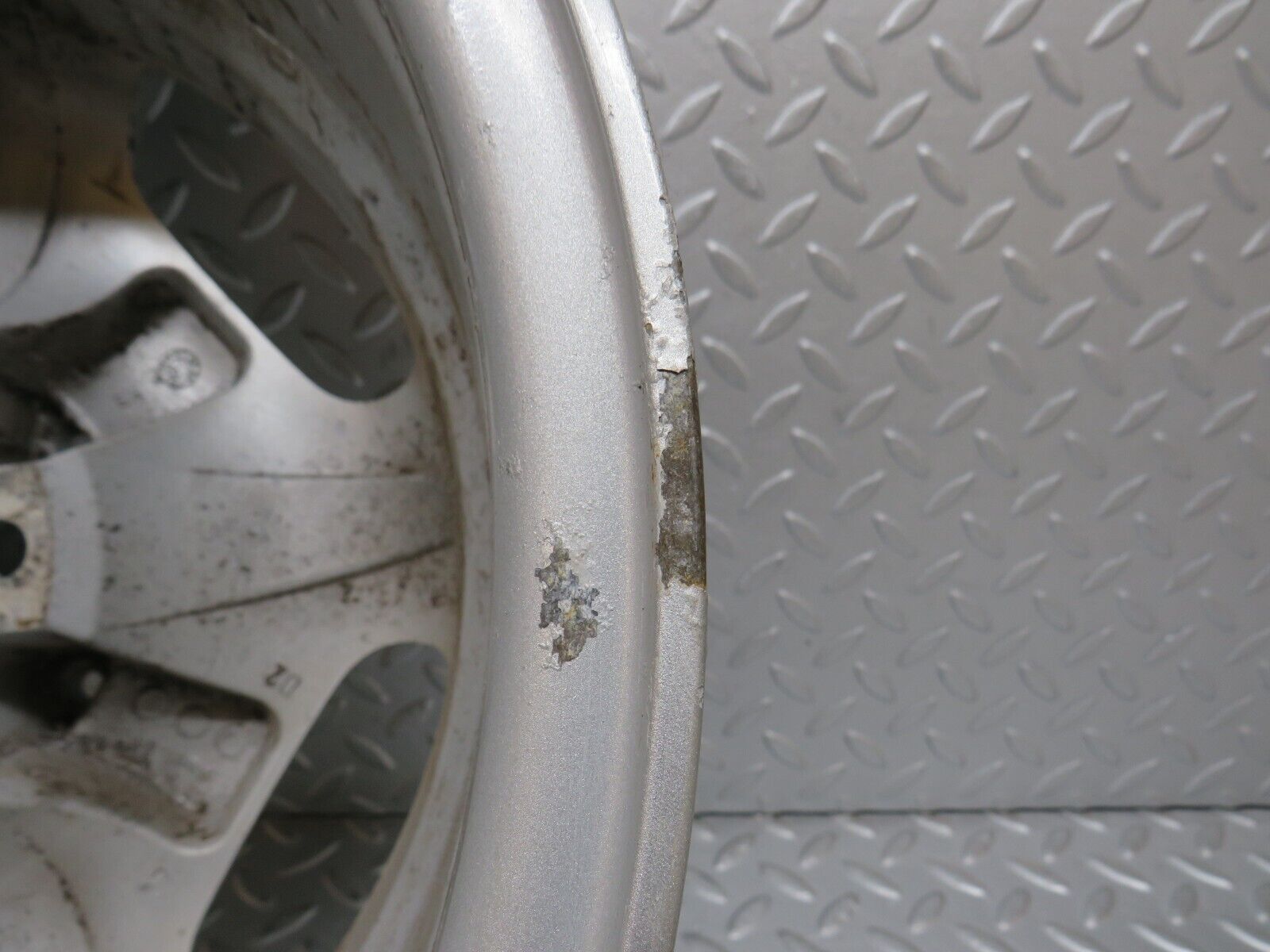 38188 Mercedes-Benz A124 Alloy Wheel 7Jx15H2 ET37 KBA44301