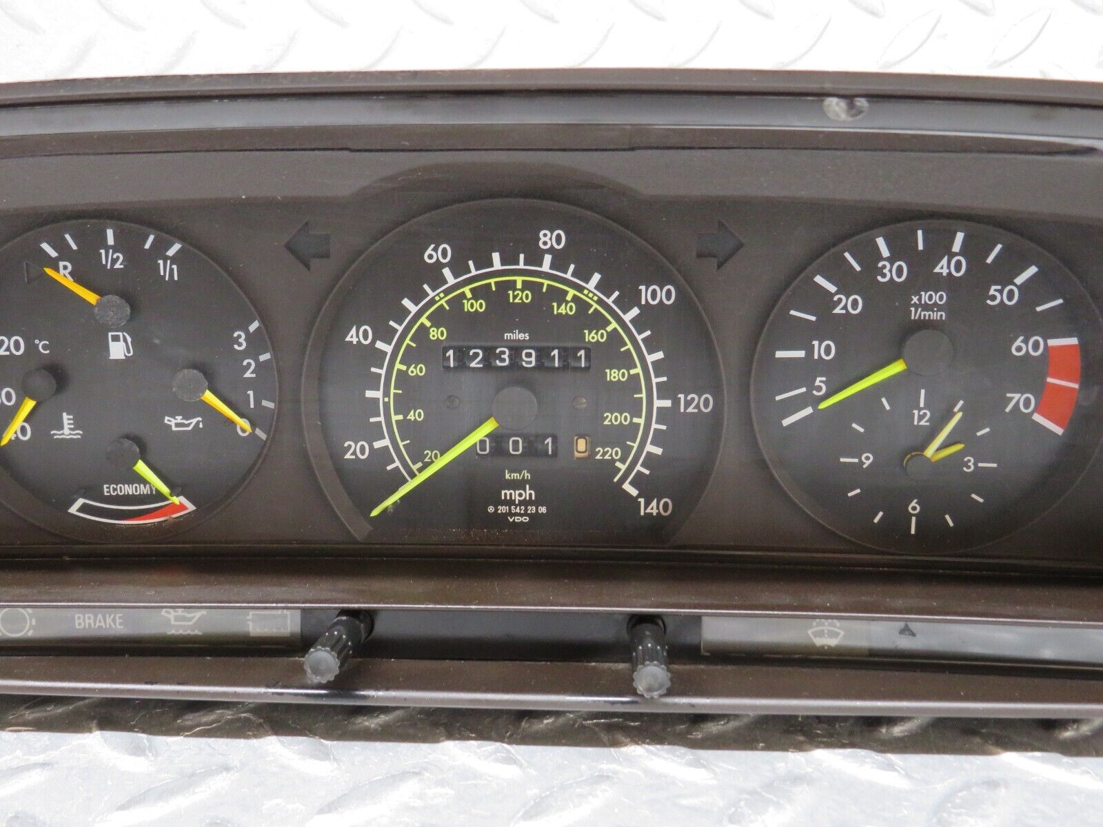 36528 Mercedes-Benz W201 190E 2.0L Instrument Cluster 2015438321 2015422306