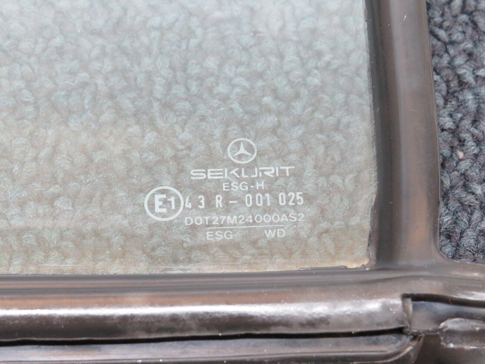 36062 Mercedes-Benz W126 420SE Rear Right Quarter Window 1267350224