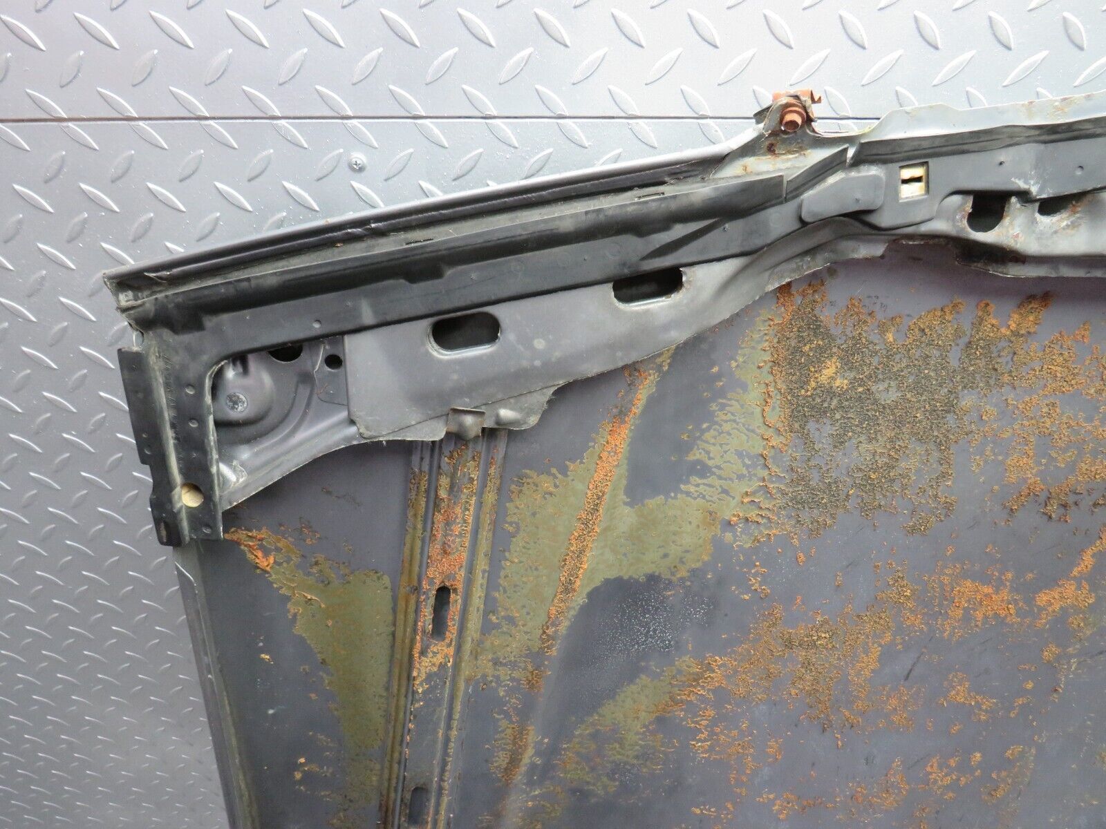 32628 Mercedes-Benz S124 300TE Wagon Bonnet