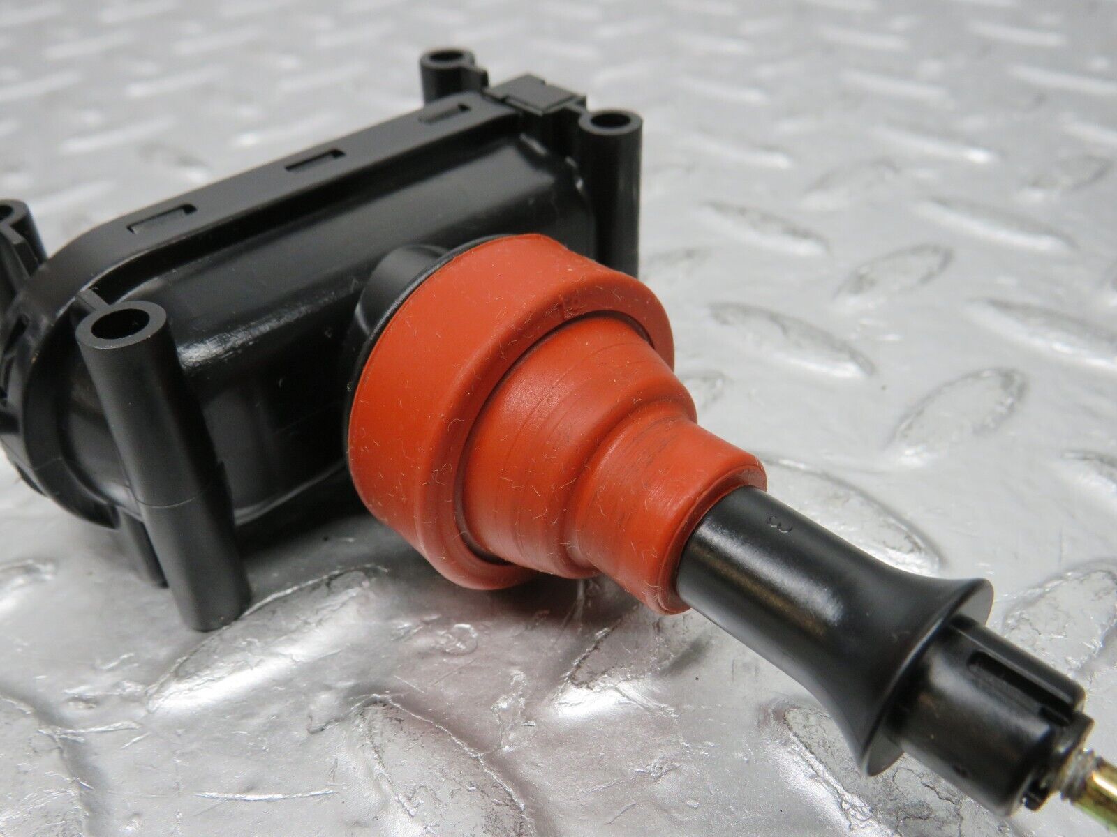 30687 Mercedes-Benz W201 190E 2.0L Trunk Lock Vacuum Actuator 2018050040