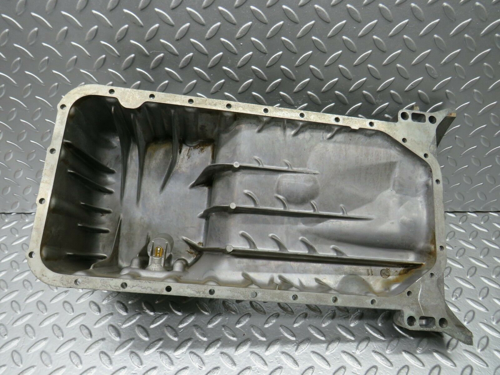 22536 Mercedes-Benz C124 E220 Coupe Oil Pan Oil Sump 1110140802