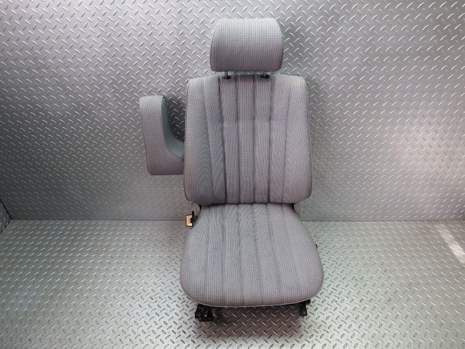 33705 Mercedes-Benz W201 190E 2.0L Front Left Passenger Seat Grey