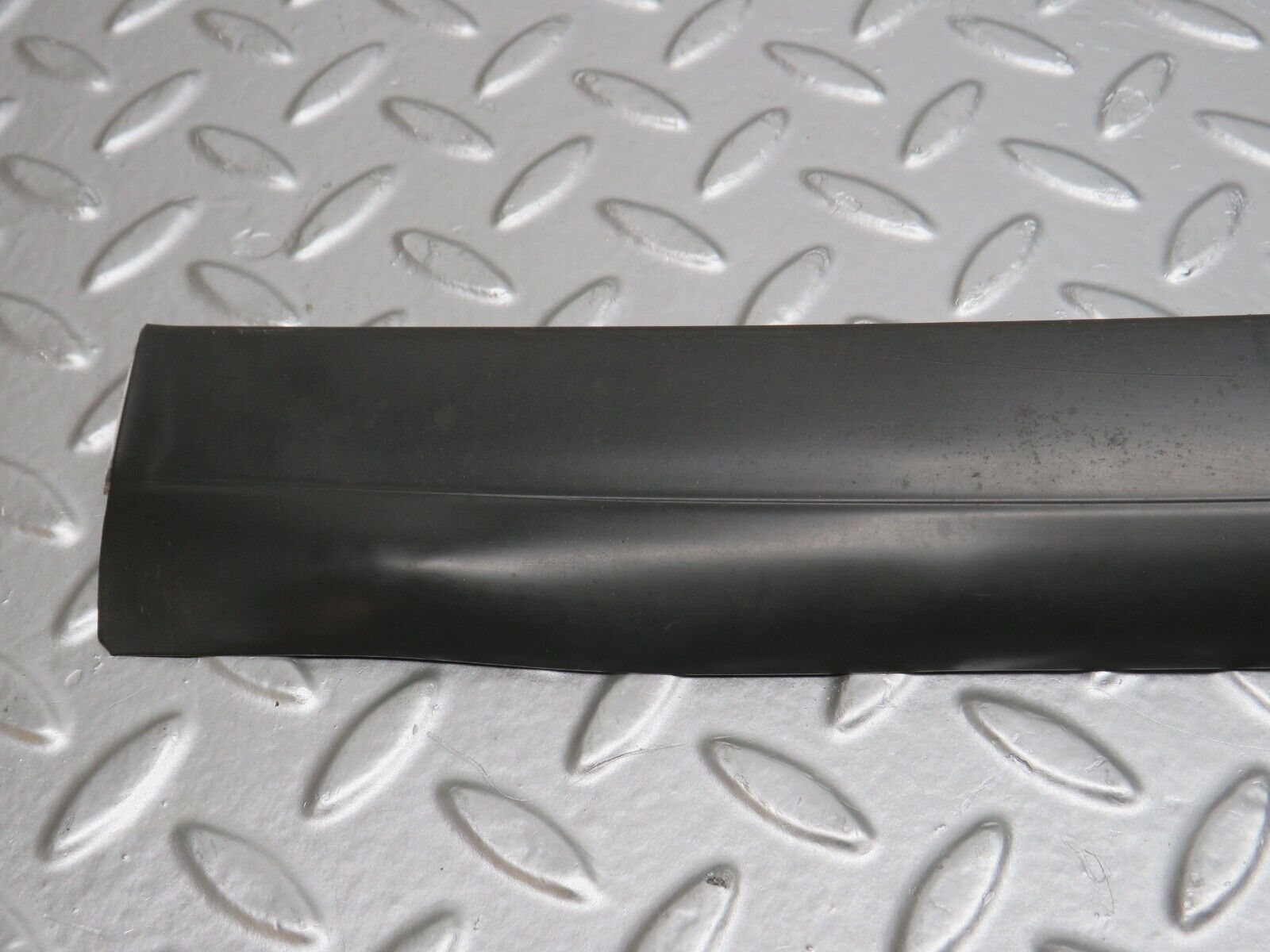 32587 Mercedes-Benz S124 300TE Wagon Windscreen Lower Moulding Trim Pair