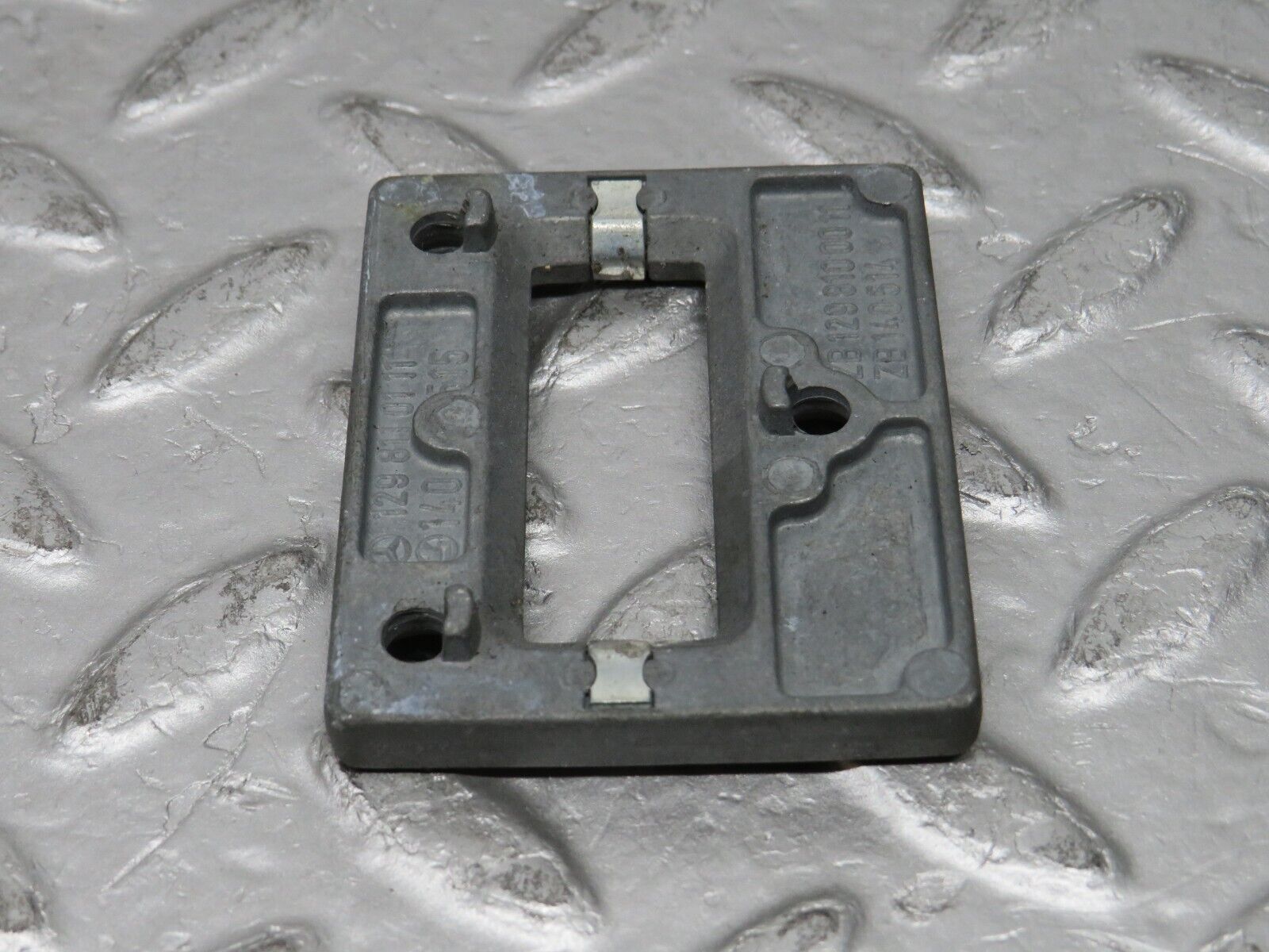 37843 Mercedes-Benz A124 320E Cabriolet Rear View Mirror Bracket 1298110111