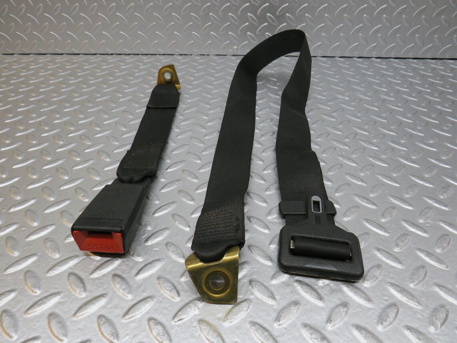 34011 Mercedes-Benz W124 260E Rear Seat Belt Set