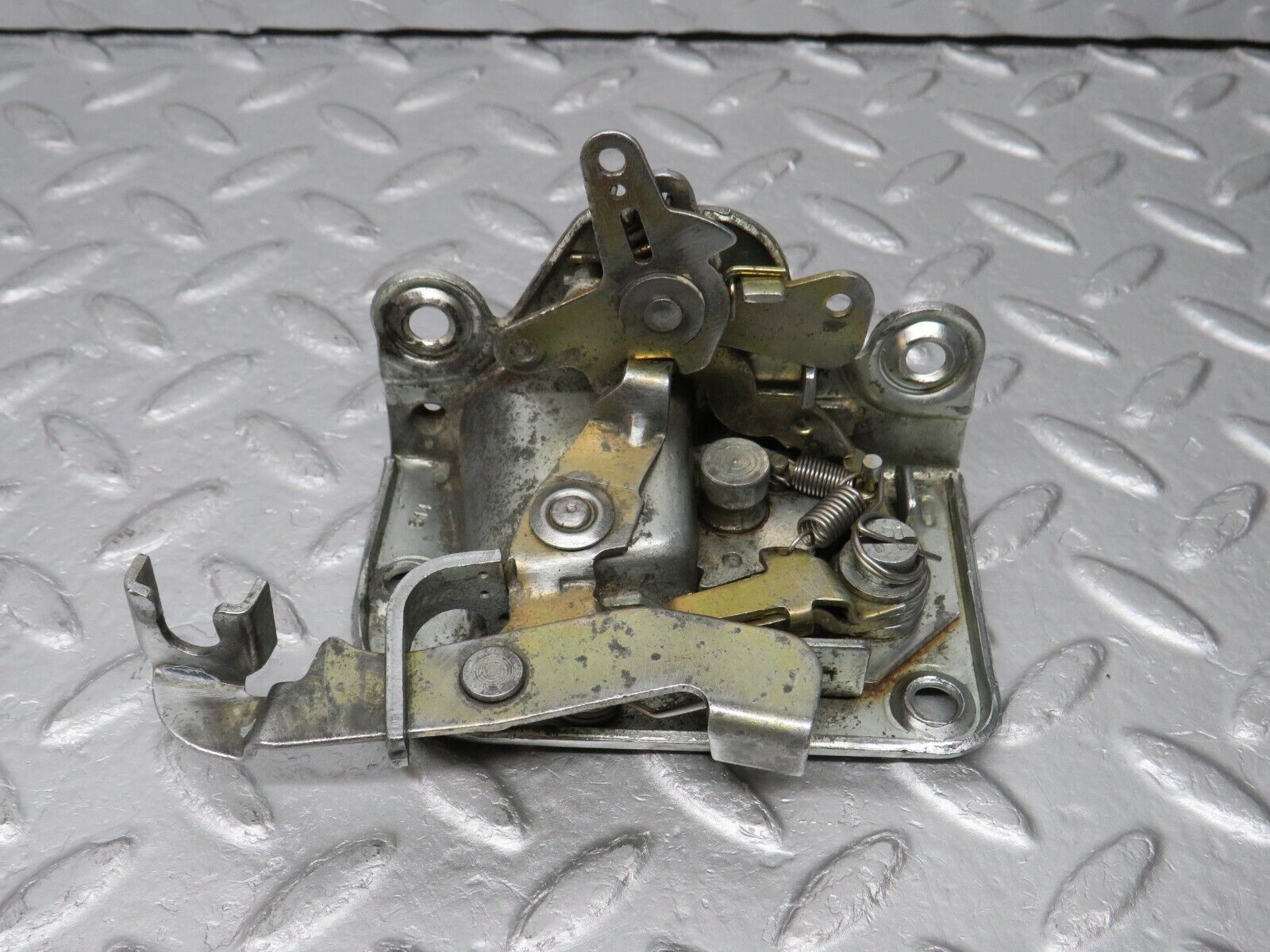 39093 Mercedes-Benz R107 500SL Coupe Right Door Lock Mechanism
