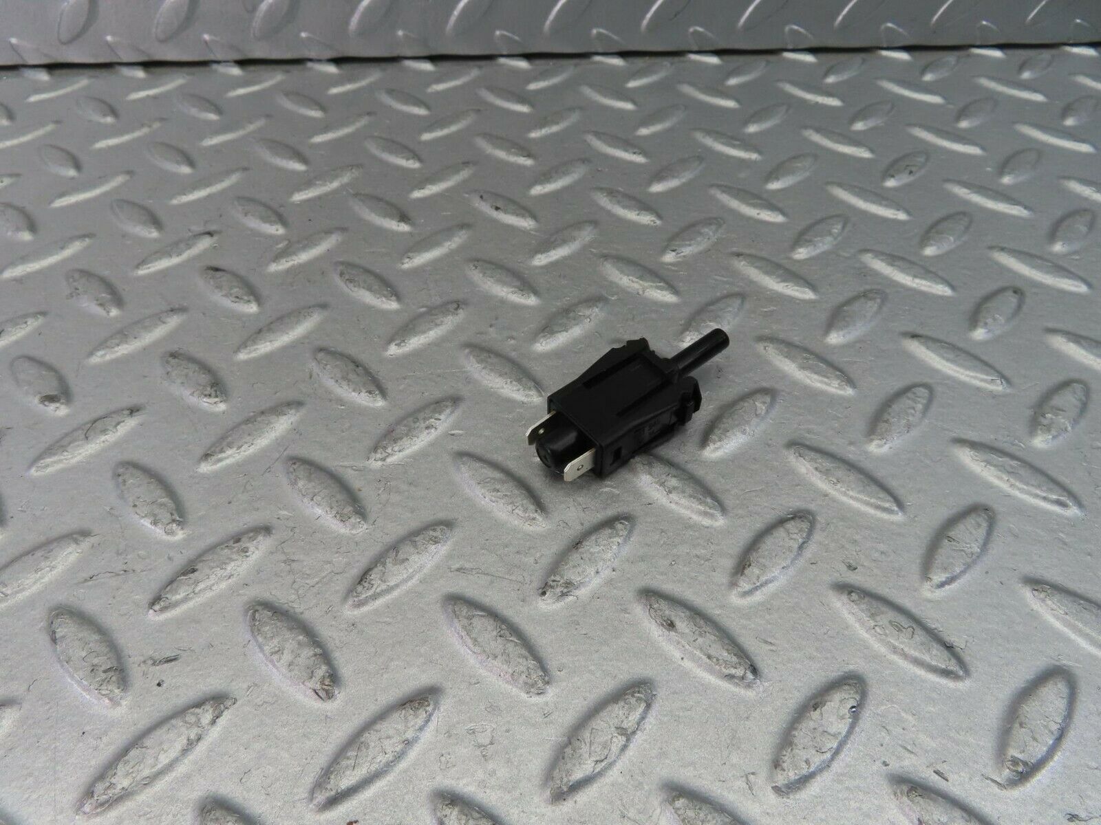 10399 Mercedes-Benz W201 190E Door Contact Switch 0015458714