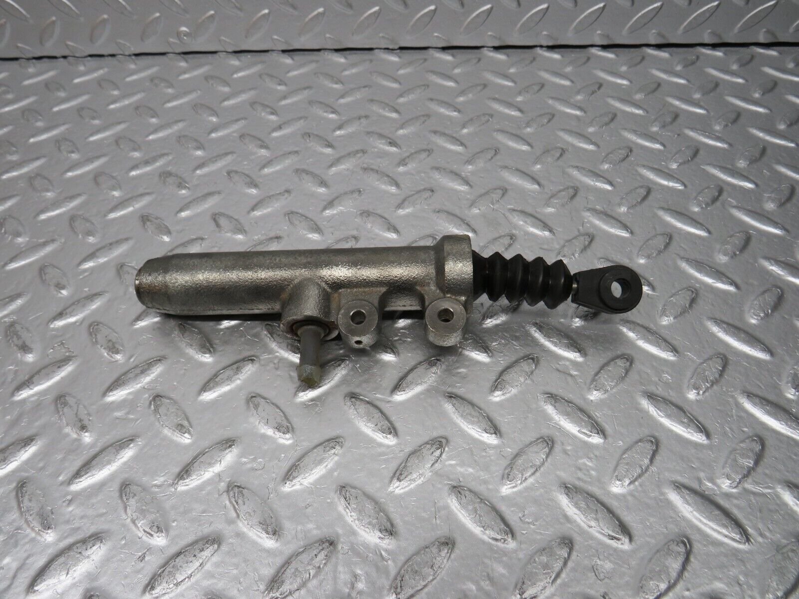 31407 Mercedes-Benz S124 220TE Wagon Clutch Master Cylinder