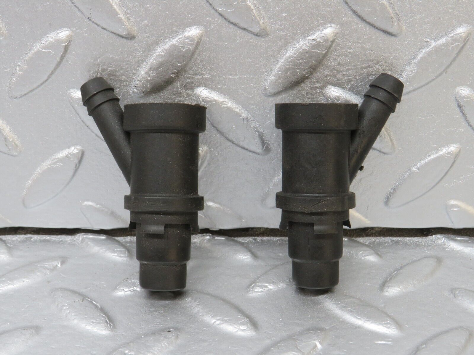40264 Mercedes-Benz R107 Fuel Injector Holder 2x