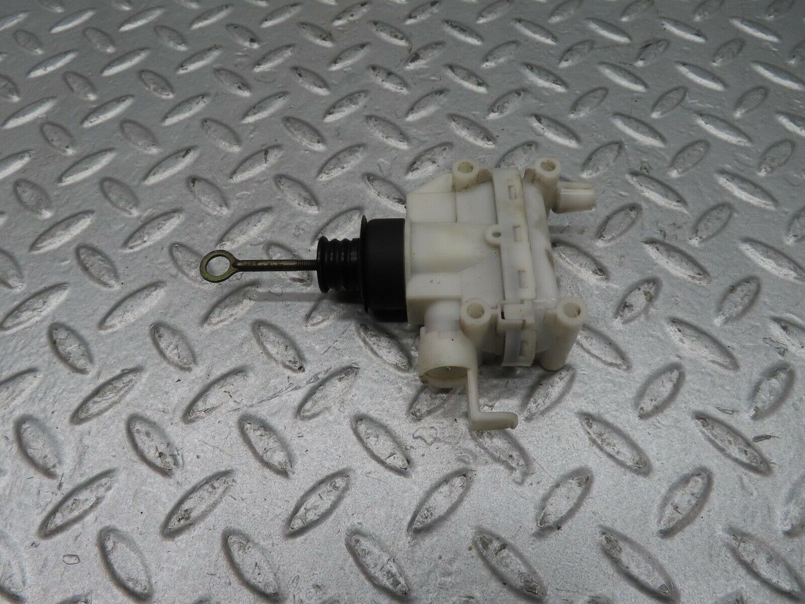 14551 Mercedes-Benz W201 190E Front Left Door Lock Vacuum Actuator