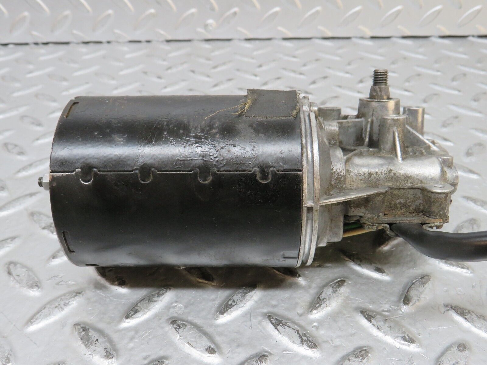 28481 Mercedes-Benz S123 240D Wagon Wiper Motor Bosch 0390341077