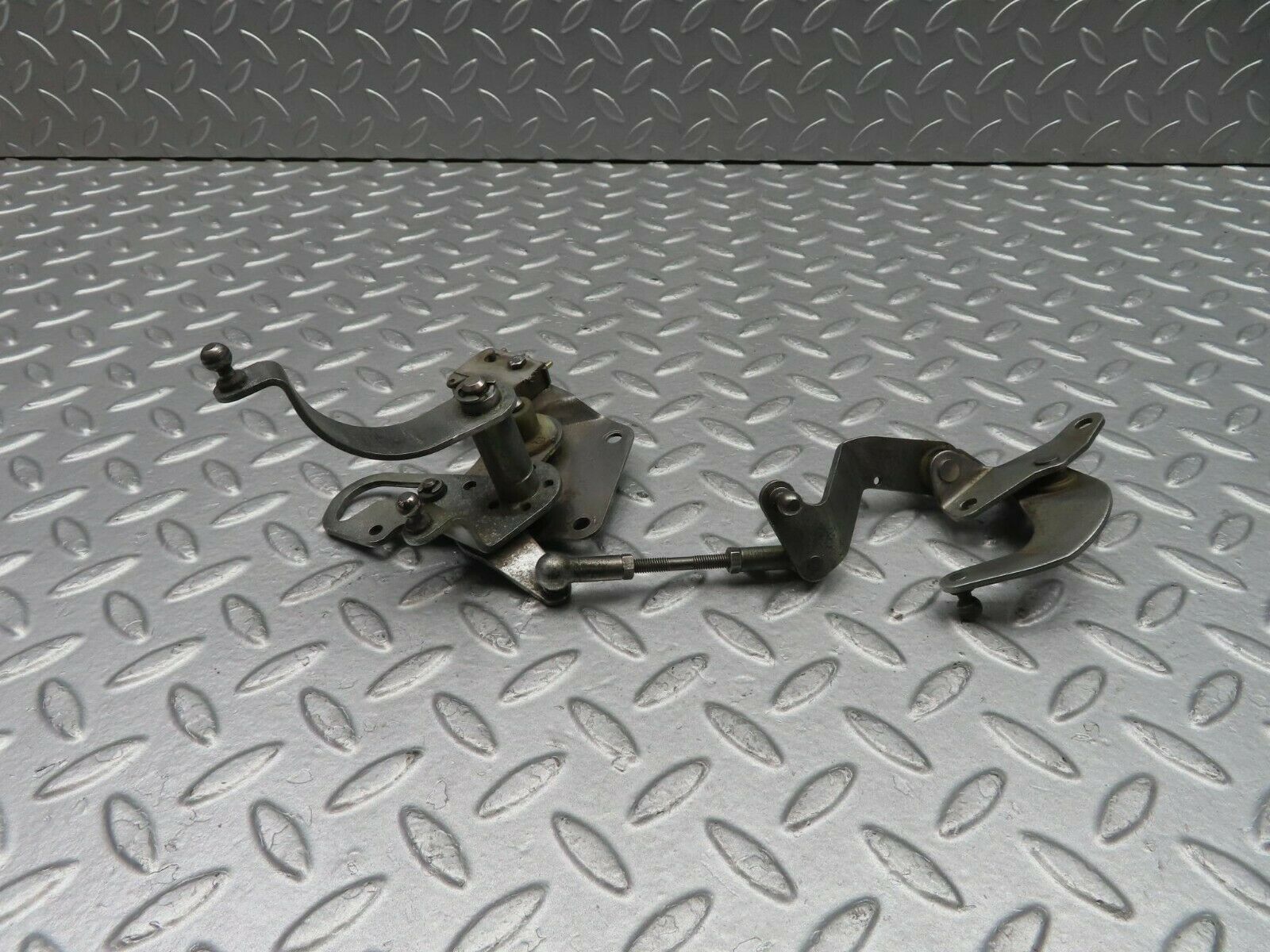 10147 Mercedes-Benz C123 230CE Coupe Throttle Linkage