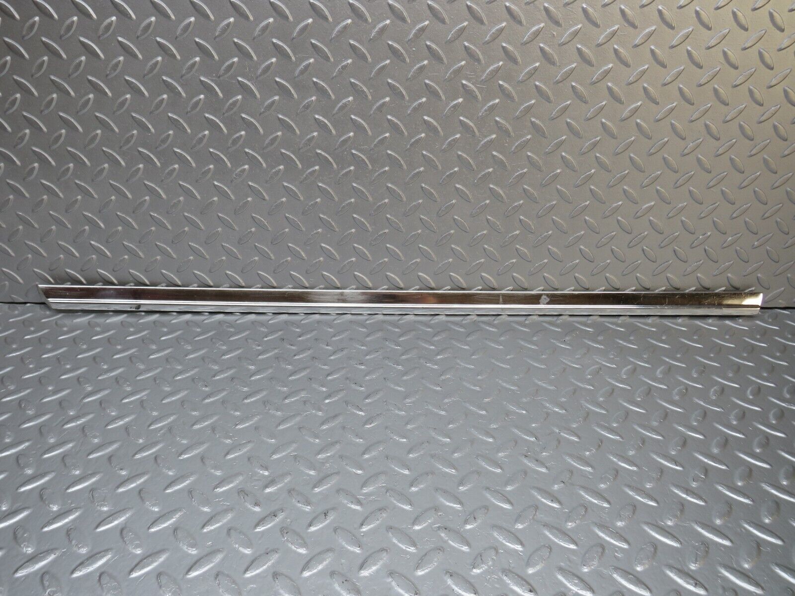 40179 Mercedes-Benz R107 350SL Right Door Chrome Trim