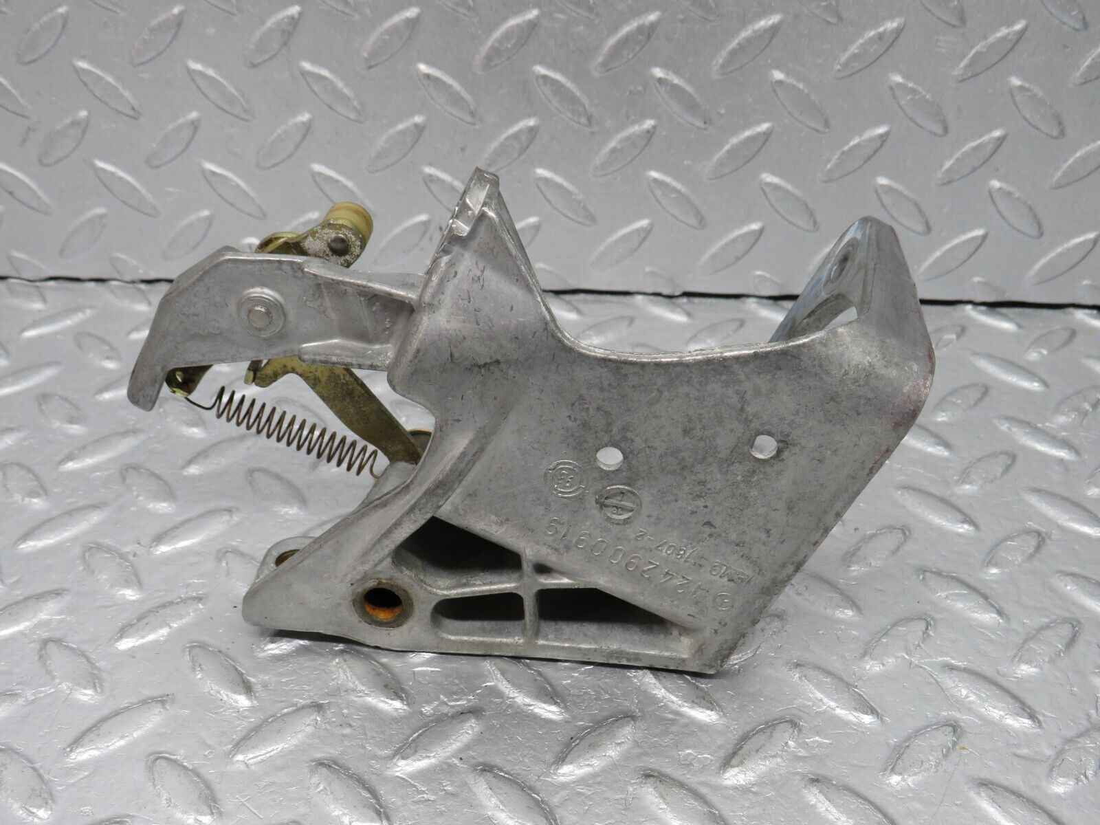 38764 Mercedes-Benz W201 190E 2.6L Brake Pedal Bracket 1242900919