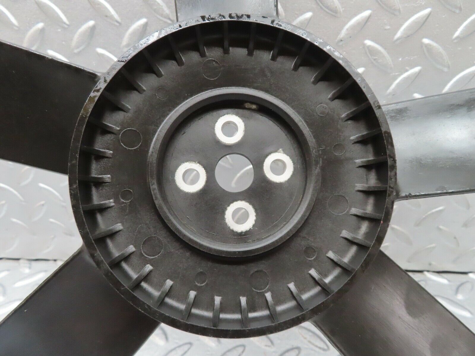 17938 Mercedes-Benz W123 200 Engine Cooling Fan 1152050406