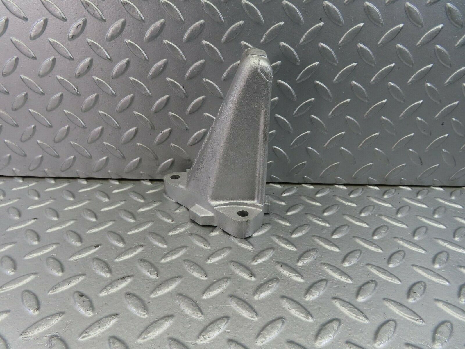 10806 Mercedes-Benz W123 230E Engine Mount Bracket Right Side 1022230304