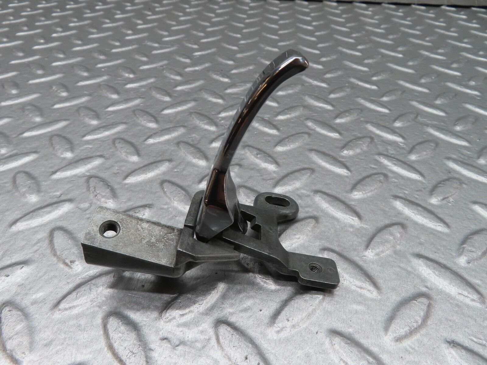 17946 Mercedes-Benz W123 200 Right Interior Door Handle 1237600261