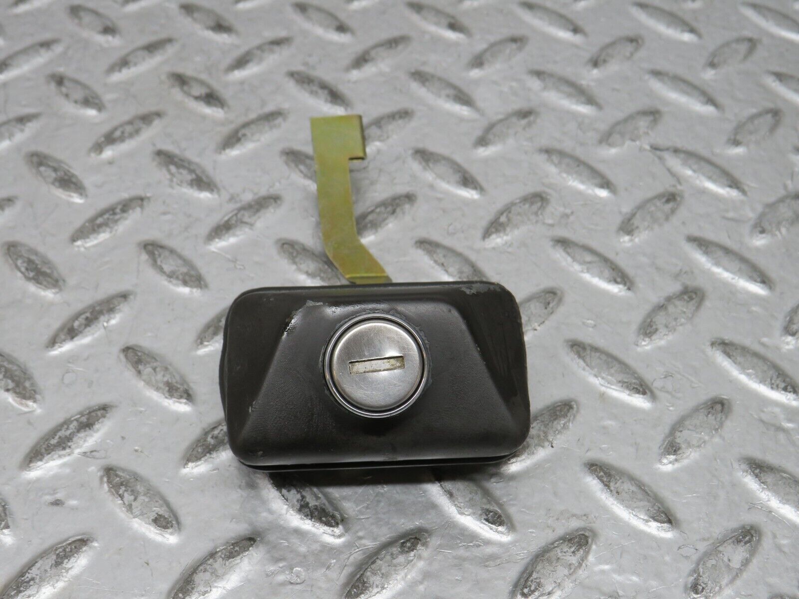 28892 Mercedes-Benz W123 230E Trunk Lock No Key 1237580096