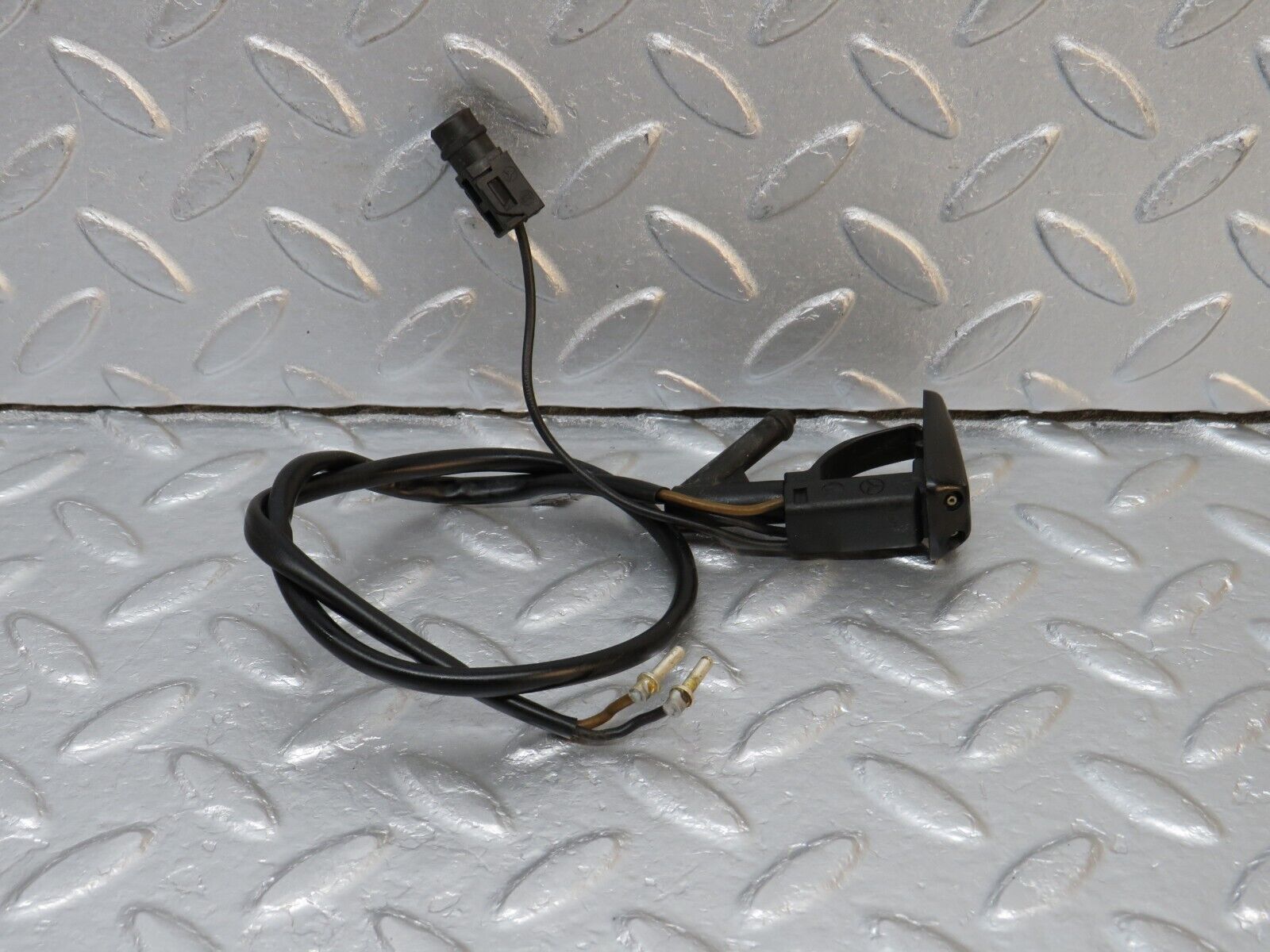 39740 Mercedes-Benz R129 320SL Coupe Windscreen Washer Nozzle