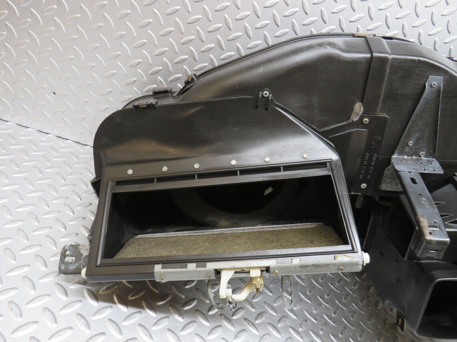 36315 Mercedes-Benz W126 420SE Heater Box Blower Housing Behr