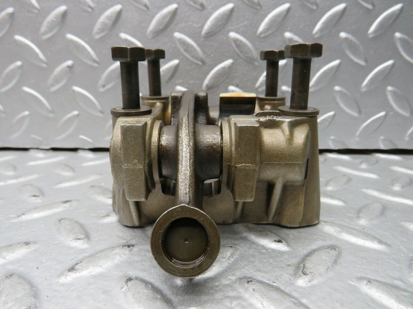21741 Mercedes-Benz W126 300SE Rocker Arms Camshaft Bearing Block 1030510610